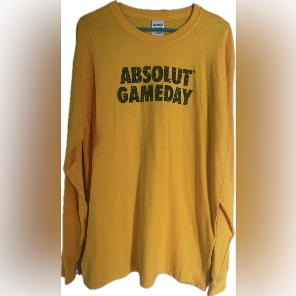 Absolut Gameday Gold and Green long Sleeve Green Bay Packers Tee. NWOT. Size L